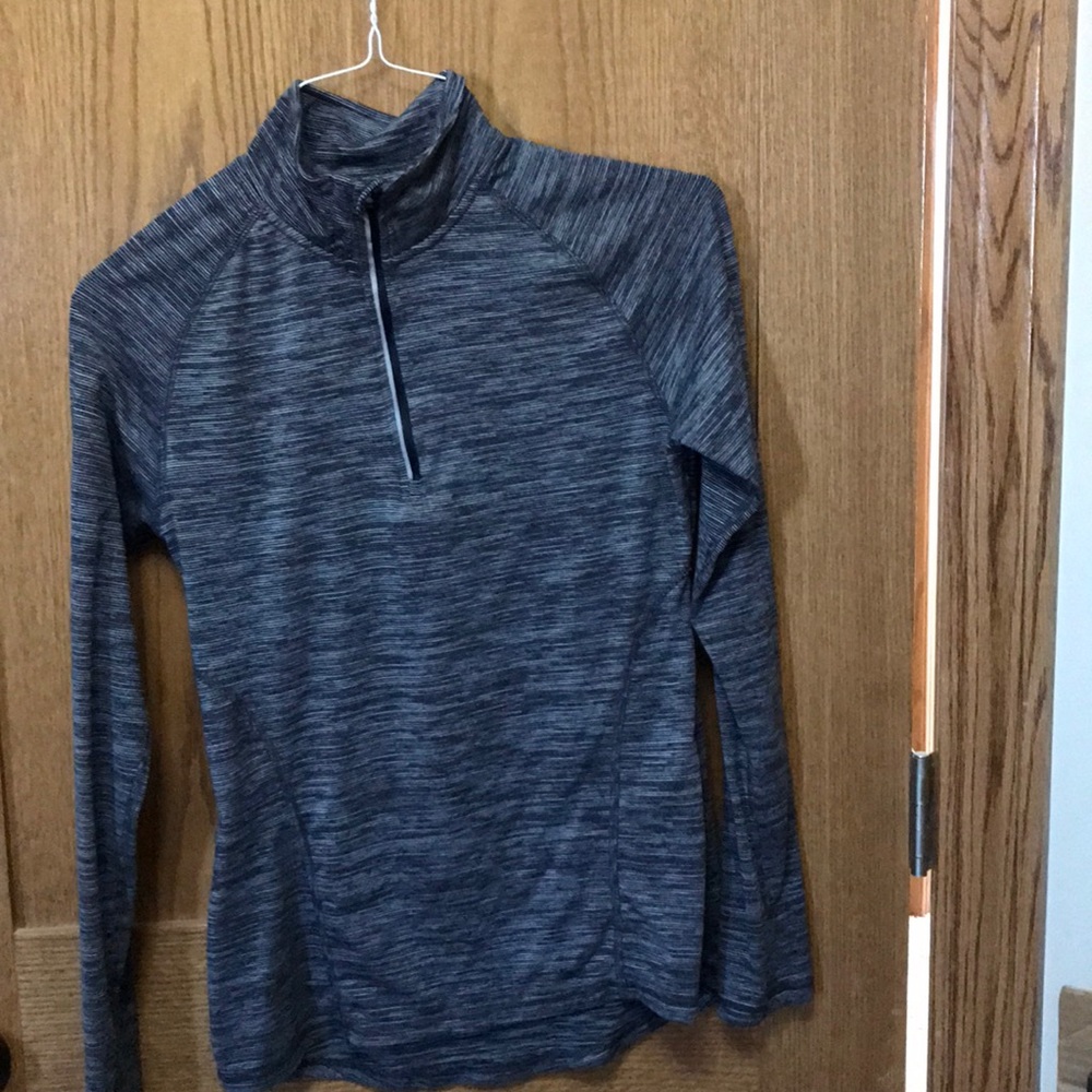Women’s size XS workout 1/4 zip